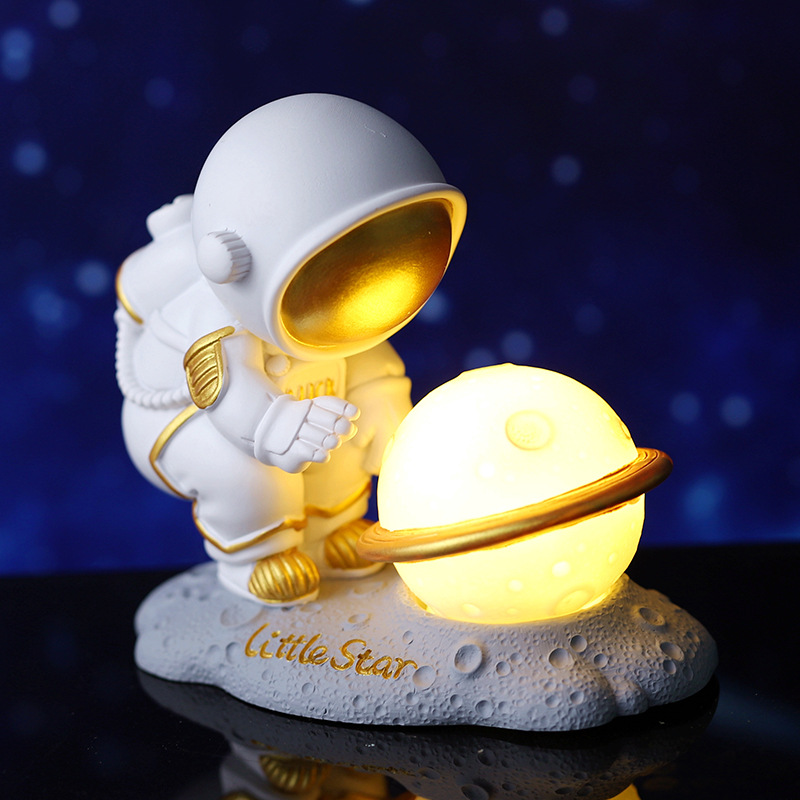 Astronaut Ornament Yellow Moon - Wine Beer Refrigerator recension och pris